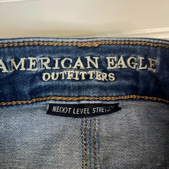 American Eagle Hi-rise Shortie cutoff Denim Shorts. Womens size 6 like new - Picture 2 of 9